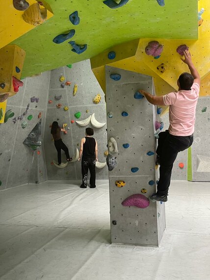 beim Bouldern Bouldern1