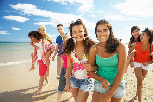 AdobeStock_35750667_Teenager_Strand_web
