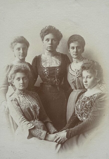 Alle abgebildeten Fotos sind Eigentum des Privatarchivs M. Regnery Alle abgebildeten Fotos sind Eigentum des Privatarchivs M. Regnery
