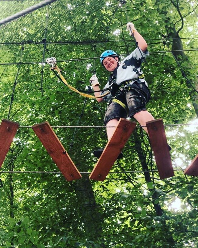 Jugendliche hoch hinaus mit dem Jugendzentrum Heusweiler im Kletteropark Jägersburg