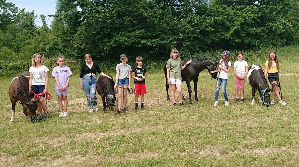 Unsere junge Truppe und ihre Begleittiere